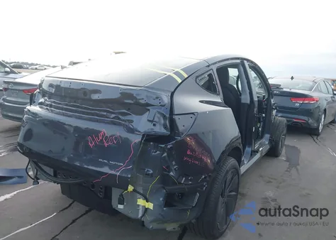 2026 Tesla Model Y Long Range Dual Motor All-Wheel Drive/Long Range Launch Series z USA, uszkodzony, nr VIN 7SAYGDEE3TA470006